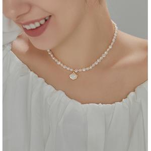 Collar Versátil de Estilo Francés de Lujo, con Patrón Geométrico Moderno, Cadena para Clavícula, Perla Barroca Natural, Collar Elegante y Duradero - Product Image 4