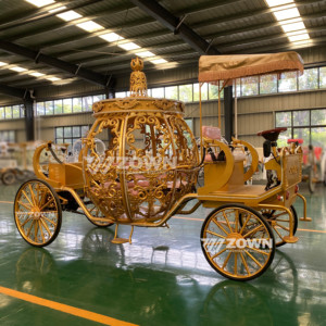 Chariot électrique orné doré en forme de citrouille avec intérieur rose pour les visites touristiques des châteaux et parcs - Product Image 6