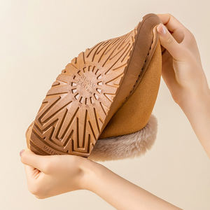 Chaussures d'hiver en peluche pour hommes et femmes, chaussures chaudes doublées de polaire, sandales et pantoufles confortables - Product Image 6