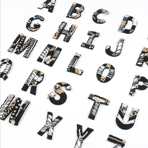 Haute qualité vêtements chapeau sacs accessoires à la main <span class=keywords><strong>Alphabet</strong></span> majuscules Appliques coudre avec perle strass cristal Patch - Product Image 4