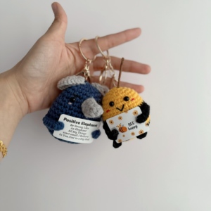 Xiximi positivo per le patate da abbraccio tascabile Mini fatto a mano in peluche in lana lavorata a maglia con divertente <span class=keywords><strong>portachiavi</strong></span> con ciondolo a forma di bambola - Product Image 6