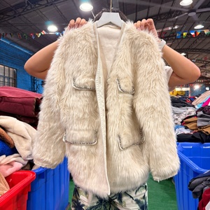 Venta al por mayor <span class=keywords><strong>de</strong></span> <span class=keywords><strong>ropa</strong></span> usada Ukay Ukay: Abrigo <span class=keywords><strong>de</strong></span> invierno <span class=keywords><strong>de</strong></span> felpa con cuello grande <span class=keywords><strong>y</strong></span> bolsillos <span class=keywords><strong>de</strong></span> flores 3D, estilo Teddy, para mujer - Product Image 5