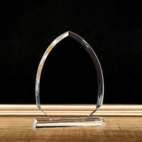 YL-2033 Nouveau design Trophée en cristal gravé au laser 3D en forme de bouclier, écologique, avec logo personnalisé pour cadeau de VTT