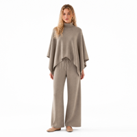 Ensemble deux pièces élégant en maille pour femme, idéal pour l'automne, le quotidien, le bureau ou la rue : pull à col roulé et pantalon large, tenue décontractée.