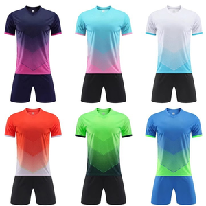 Uniformes de Fútbol de Poliéster 100% Transpirables, Impresión Digital de Alta Calidad y Bajo Costo, Versión Tailandesa Personalizada, Estilo Retro - Product Image 1