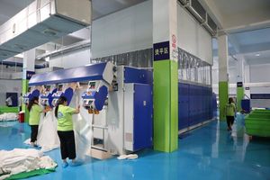 Équipement de blanchisserie industriel Hoop, épandeur à quatre stations, machine d'alimentation automatique à grande vitesse - Product Image 6