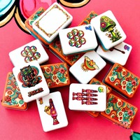 Tuiles de Mahjong colorées à fleurs hippies, cartes imprimées arc-en-ciel, adaptées aux cadeaux, jeux familiaux, antidérapantes, imperméables, livraison rapide
