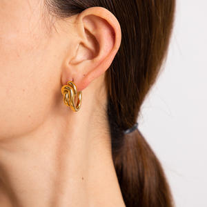 Pendientes de Aro en Forma de C con Nudo Trenzado de Acero Inoxidable, Chapados en Oro de 18K, con Diseño Geométrico de Colores Mixtos, Tendencia 2025 - Product Image 5
