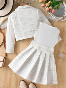 Set da bambina <span class=keywords><strong>a</strong></span> tre pezzi bianco <span class=keywords><strong>a</strong></span> quadretti con giacca corta, gilet e gonna. - Product Image 2
