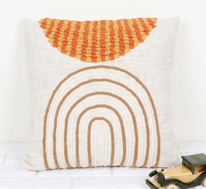 Funda de Cojín Decorativa para el Hogar con Estampado Cuadrado Boho a Rayas en Color Marfil y Amarillo con Flecos - Product Image 1