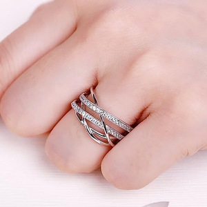 Anello Multistrato alla Moda, Gioiello Minimalista ed Elegante per Donna, Design Moderno per Uso Quotidiano - Product Image 3