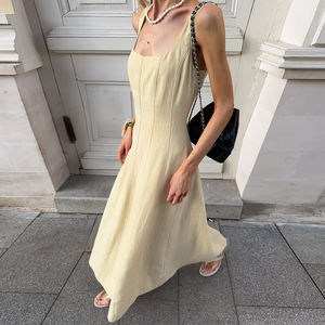 Robe midi élégante à col carré et taille haute pour femme, coupe ajustée, sans manches, chic et minimaliste, tenue décontractée - Product Image 3