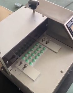 Máquina Desempaquetadora de Escritorio Pequeña, Máquina Automática para Desempaquetar Cápsulas y Tabletas en Blister - Product Image 3