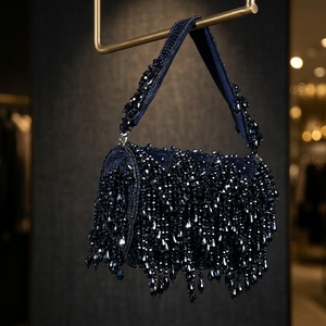 Pochette de soirée en velours noir, faite à la main, ornée de perles et de cristaux, avec franges et bandoulière, idéale pour les mariages et les fêtes - Product Image 2