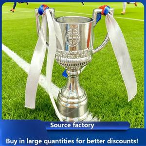 Trofeo <span class=keywords><strong>di</strong></span> <span class=keywords><strong>Calcio</strong></span> in Argento, Incisione Personalizzata e Nastri, Varie Misure, Ordini all'Ingrosso e Personalizzati per Premi Sportivi - Product Image 4