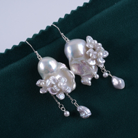 Diseño de moda 925 Plata esterlina Gran flor barroca Forma Perla de agua dulce Mujeres Pendientes de aro
