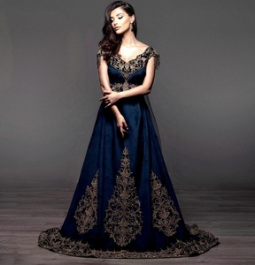 Elegante Vestido Caftán de Diseñador para Mujer, Traje de Boda Pakistaní, Hermoso Caftán Adornado con Cuentas de Cristal y Pedrería - Product Image 1