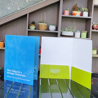 Classeur de documents en carton coloré A4 avec impression de logo personnalisé avec 2 pochettes Organisateur de papier tendance pour bureau d'affaires