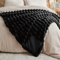 Couverture en fausse fourrure de lapin noire avec texture gaufrée rayée pour canapé-lit, couverture en polaire luxueuse et chaude, lavable