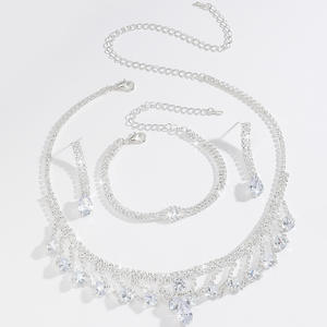 Parure de Bijoux de Mariée Trois Pièces Style Européen Américain pour Femme en Alliage avec Zircon et Strass Brillants Comprenant Collier Boucles d'Oreilles et Bracelet - Product Image 5