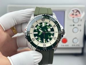 นาฬิกาสปอร์ตดีไซน์เนอร์คุณภาพสูงรุ่นใหม่ขายดี สำหรับทุกเพศทุกวัย แฟชั่นทันสมัย สายสแตนเลสและหนัง PU ตัวเรือนสีเขียว - Product Image 1