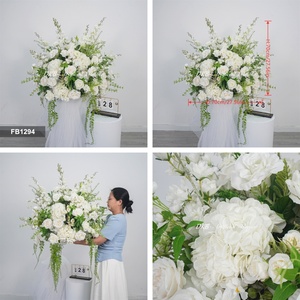 Bola de flores de boda verde y blanca de alta calidad, hecha a mano, realista, centro de mesa para boda, decoración con bola de flores - Product Image 2