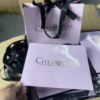 Sacs en papier de luxe avec logo personnalisé, emballage rose, sacs cadeaux, sacs en carton avec poignées pour vêtements