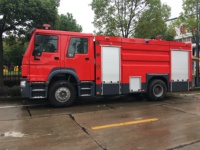 Camion-citerne à incendie HOWO diesel 4x2 personnalisable, 7,51 mètres cubes, réservoir de 9,726 L, pour la lutte contre les incendies urbains et les interventions en cas de catastrophe