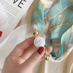 ผ้าพันคอผ้าไหมติดแม่เหล็กขนาด55*15ซม. ลาย2025มีกระดุมมุกสำหรั<span class=keywords><strong>บ</strong></span>ผู้หญิงผ้าพันคอลายทางแ<span class=keywords><strong>บ</strong></span><span class=keywords><strong>บ</strong></span><span class=keywords><strong>บ</strong></span>ูรณาการ - Product Image 3