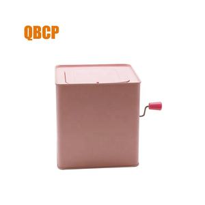 Geri dönüştürülebilir özelliği ve içinde peluş oyuncak ile kare şekli el krank müzik teneke kutu - Product Image 3