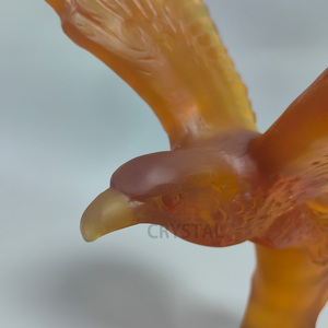 Sculpture d'aigle doré en cristal, logo personnalisé et emballage cadeau disponibles - Product Image 4