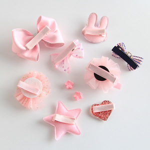 Set di 10 Accessori per Capelli in Tessuto per Bambine: Elastici, Fermagli, Fasce e Fermagli a Forma di Cartone Animato in Confezione Regalo - Product Image 5