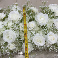 Rose blanche chaude bébé souffle fleurs artificielles rangées gypsophile Table florale pièce maîtresse fleur coureur pour mariage