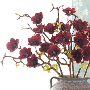 Rami di Magnolia Artificiali a 5 Teste con Fiori Realistici Bianchi, Rossi, Rosa e Arancioni per Decorazioni Casa e Hotel - Product Image 1