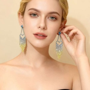 <span class=keywords><strong>Boucles</strong></span> <span class=keywords><strong>d</strong></span>'<span class=keywords><strong>oreilles</strong></span> pendantes longues en forme de cœur à <span class=keywords><strong>d</strong></span>égradé de couleurs <span class=keywords><strong>pour</strong></span> femmes, avec chaîne griffe et strass multicolores géométriques - Product Image 4