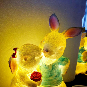 Escultura de Conejo con Iluminación en Fibra de Vidrio para Paisajes Decorativos, Parques Temáticos y Proyectos Comerciales al Aire Libre - Product Image 1
