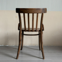 Chaise de salle à manger moderne en bois massif de style mid-century avec dossier en lattes courbées - Utilisation commerciale pour hôtels et restaurants