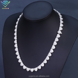Nuevo Collar con Dije de Corazón de 15 mm que Pasa la Prueba del Diamante, Cadena Cubana de Plata de Ley 925, Chapado en Oro con Moissanita - Product Image 2