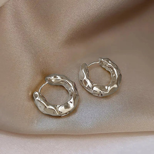 Orecchini a polsino martellati vintage da donna, design testurizzato, accessori per l'orecchio per uso quotidiano - Product Image 2