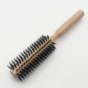 <span class=keywords><strong>Brosse</strong></span> à cheveux ronde en poils de sanglier pour le coiffage, le séchage <span class=keywords><strong>et</strong></span> le volume - Ajoute brillance <span class=keywords><strong>et</strong></span> lisité à tous les types de cheveux - Product Image 3