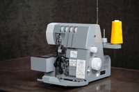 Machine à surjeter SINGER HD0450S robuste avec capacité de 2-3-4 fils