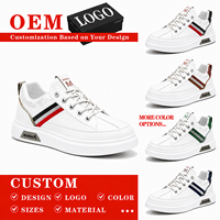 Chaussures de skate basses décontractées pour hommes en cuir PU blanc et maille, avec logo personnalisé OEM, semelle épaisse rayée, mode printemps, pour la marche