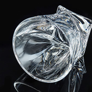 แก้วไวน์คริสตัลรูปทรงเพชรแบบกำหนดเอง แก้ววิสกี้ทรงบิด แก้วร็อคส์สำหรับสก็อตช์วิสกี้ ขายดี - Product Image 5