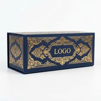 Boîte magnétique en carton bleu de luxe pliable sur mesure pour l'emballage de vêtements de luxe avec estampage de logo en feuille d'or
