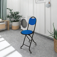 Chaise de salle à manger élégante de style moderne et contemporain avec dossier haut, structure en métal chromé doré et revêtement en cuir, pour la maison, le bureau et l'hôtel