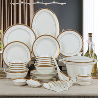 Ensemble de vaisselle en céramique de porcelaine osseuse de style européen moderne comprenant des plats et des assiettes en porcelaine pour la maison et les fêtes pour offrir des cadeaux