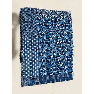Colcha de algodón Kantha estampada a mano con técnicas artesanales y tela ligera para un descanso relajado - Product Image 3