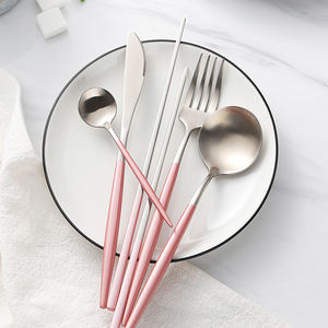 Juego de cubiertos de lujo nórdico, cubiertos de oro rosa portugués para bistec, 24 Uds., cubiertos que incluyen tenedor, palillos de madera para el hogar - Product Image 3