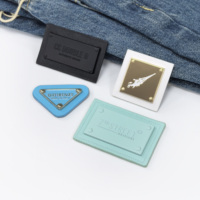 Étiquettes en métal et cuir personnalisées, plaques métalliques rivetées avec patchs en cuir PU, badges en cuir avec logo en relief pour vêtements de mode