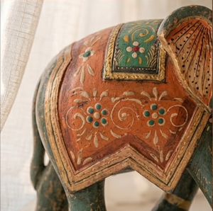 รูปปั้นช้างไม้แกะสลักมือสีเขียว 2 ตัว  งานฝีมือทาสีด้วยมือ ตกแต่งบ้านสไตล์อินเดียดั้งเดิม (42 ซม. x 17.5 ซม. x 32 ซม.) - Product Image 3